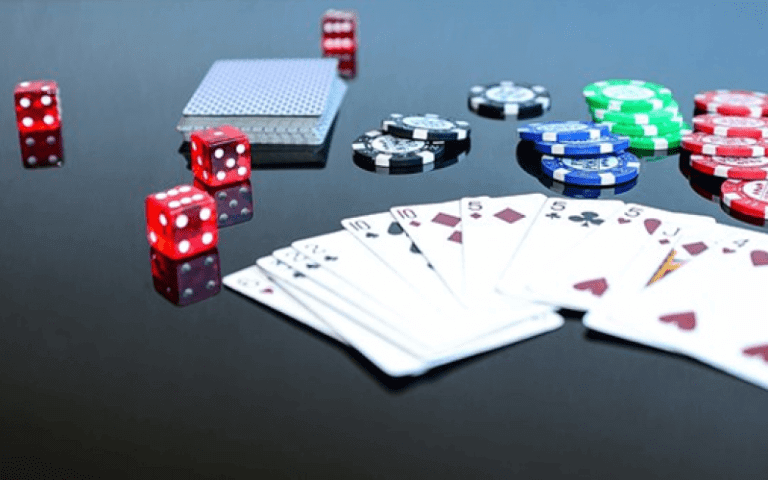 Các chiến lược và thủ thuật đánh bại đối thủ trong Poker VF555